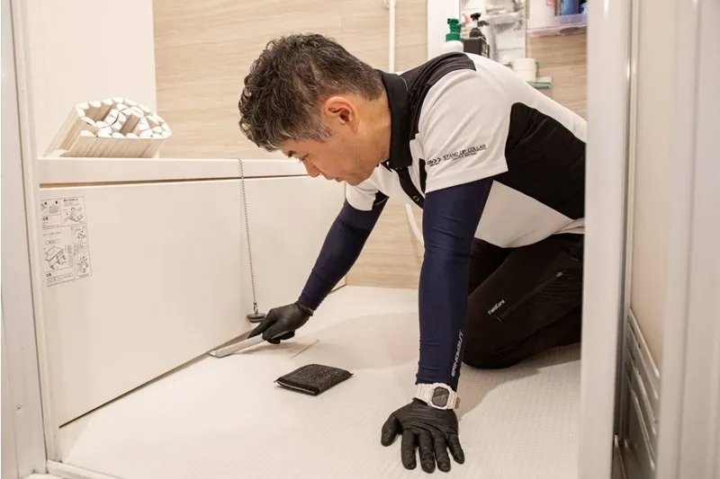 目地や排水口のカビも対応する専門技術