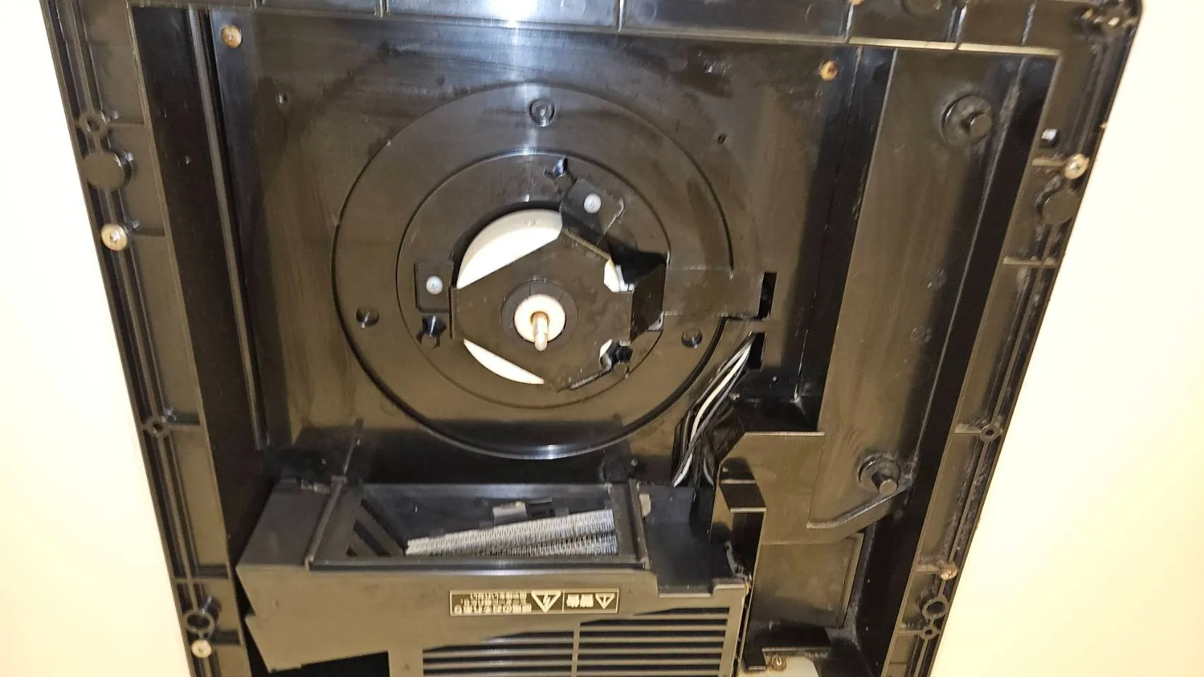 浴室の乾燥付き換気扇も綺麗にスッキリ